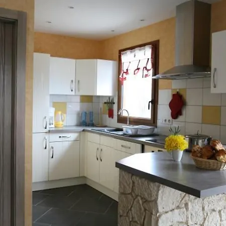 Vakantiehuis Grande Ferme Renovee A Chevre Roche, 8 Chambres, 15 Personnes, Avec Wi-fi - Fr-1-589-788